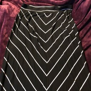 EUC Chevron maxi skirt!
